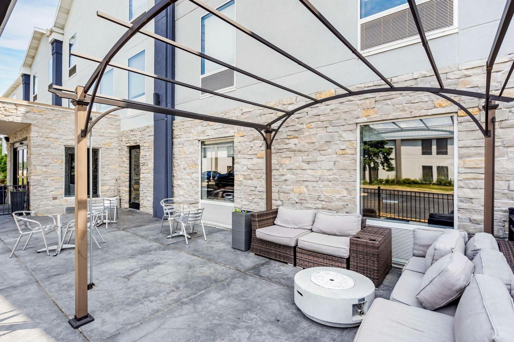 Best Western Plus Bourbonnais Hotel & Suites Exterior foto